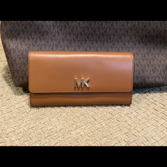 Brown & Gold Michael Kors w/ matching Wallet - Picture 7 of 10